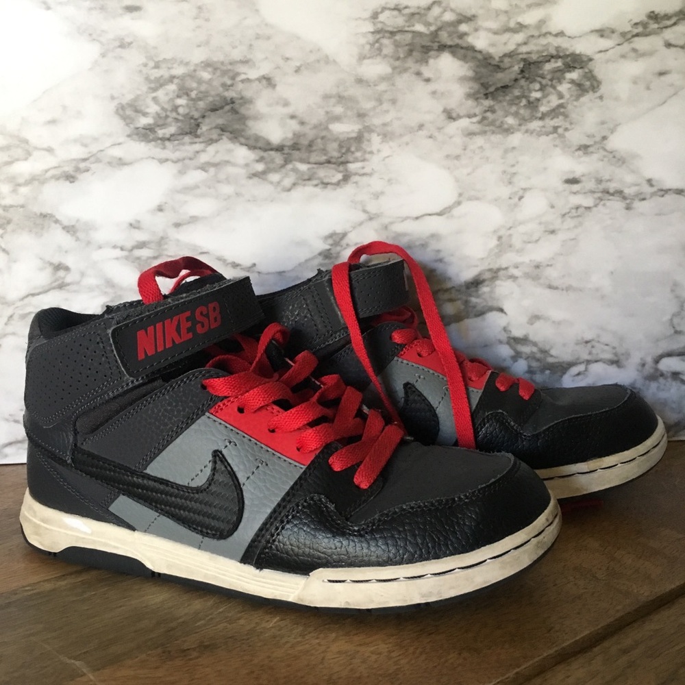 Nike SB size 5.5 YOUTH (Big Boys)